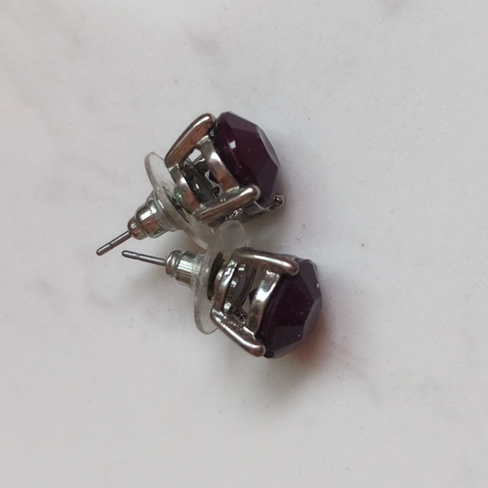 Large studs in silver setting - Picture 2 of 5